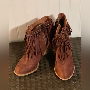 Boots size 8